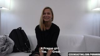 Девственница на кастинге лижет пизду лесбиянки и берёт в рот толстый пенис