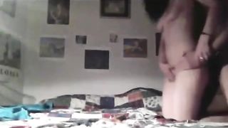 Супружеская пара тарахется на кровати и транслирует еблю онлайн